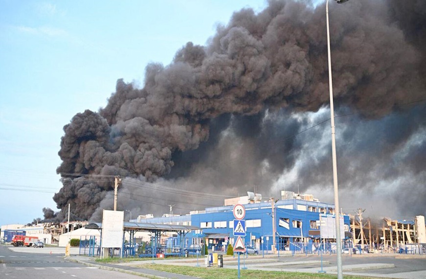 UCRANIA  ATACA RUSSIA E PROVOCA INCENDIO EM USINA NUCLEAR.